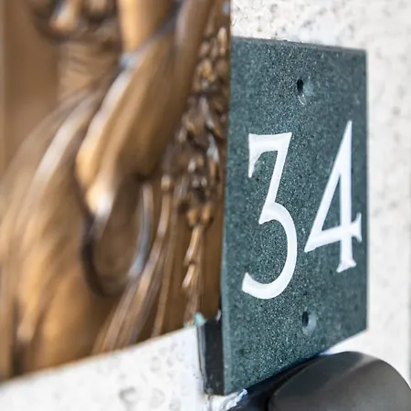 Luxury 2 Bed View Parking Appartement