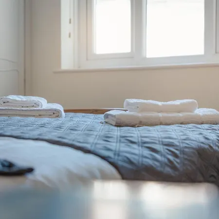 Luxury 2 Bed View Parking