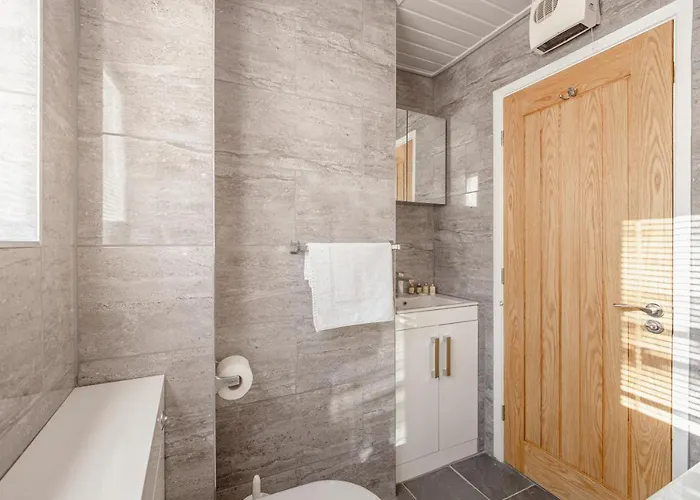 Luxury 2 Bed View Parking Apartment Bowness-on-Windermere