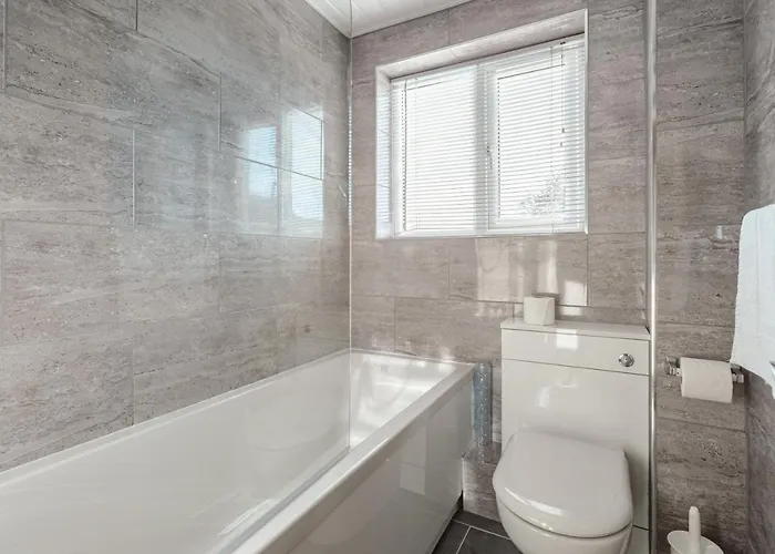 Luxury 2 Bed View Parking Apartment