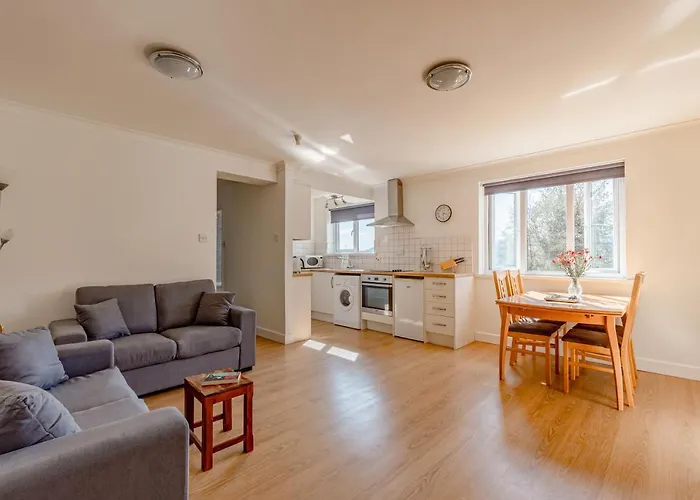 Luxury 2 Bed View Parking Apartment *