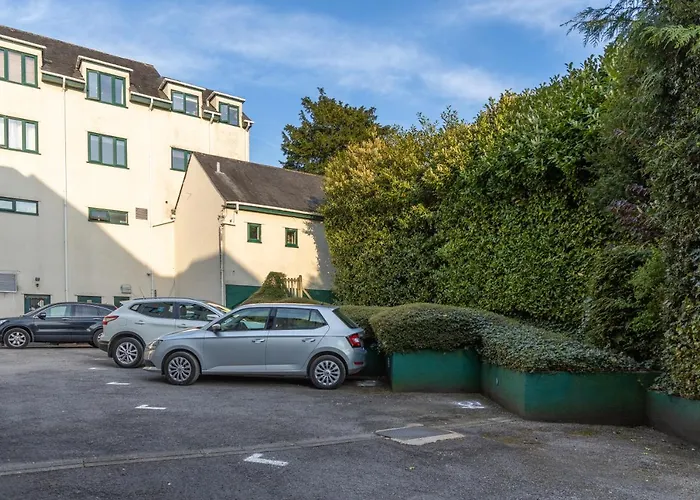 Luxury 2 Bed View Parking Apartment *